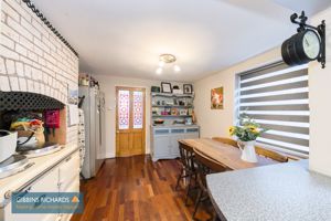 Kitchen/Breakfast Room- click for photo gallery